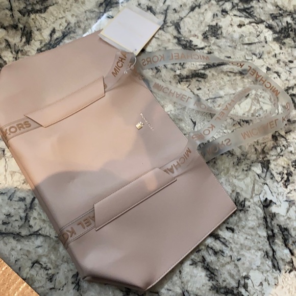 Handbags - Blush Michael Kors tote
